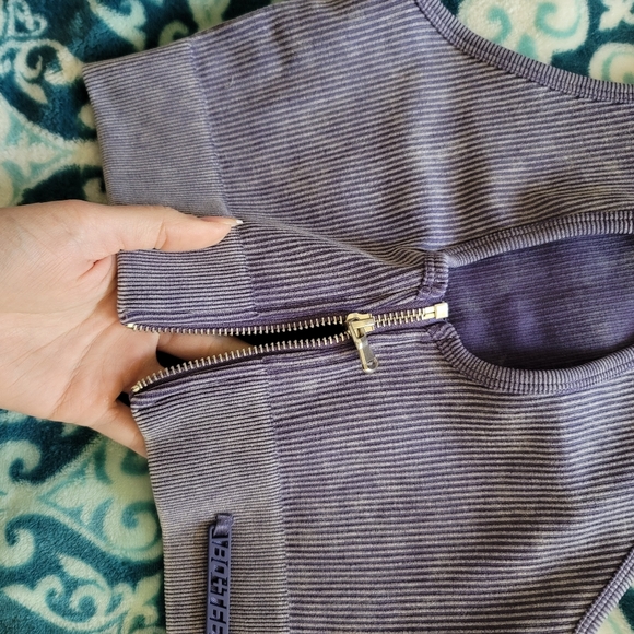 🍒 NWOT Bo+Tee RELAY Keyhole Zip Crop Top  Violet S - Picture 6 of 7